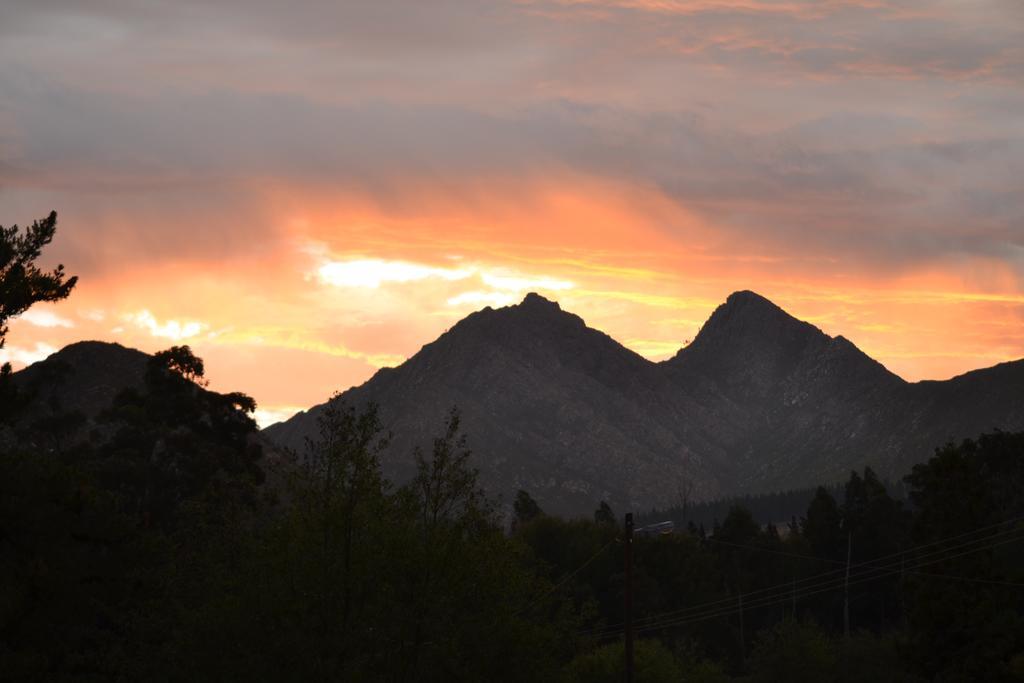 Over The Mountain Guest Farm Bed and Breakfast George Exteriör bild